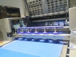 Купить Автоматическое охлаждение линия производства круассанов заказная ширина ленты для изгиба круассанов Производство в сети